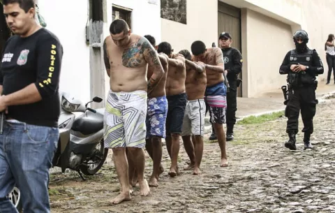 Motín con rehenes en la cárcel de Brasil tras fuga de 40 presos