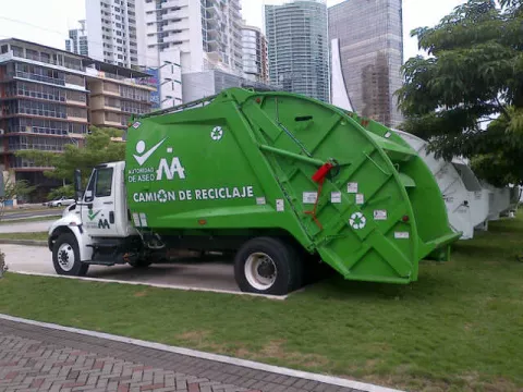 Asamblea traslada partida para compra de camiones de basura