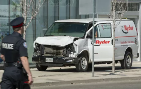 Nueve muertos en incidente con conductor de furgoneta en Toronto