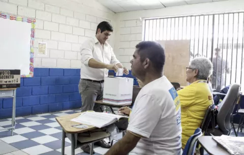 El oficialista Carlos Alvarado gana las elecciones presidenciales de Costa Rica
