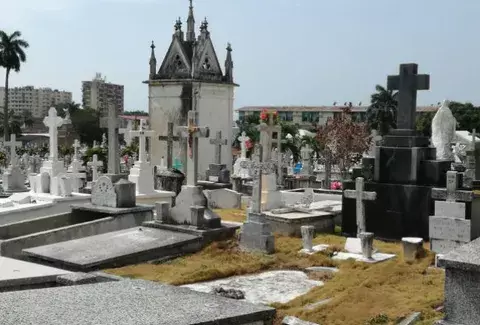 La ciudad se queda sin espacio para nuevas tumbas