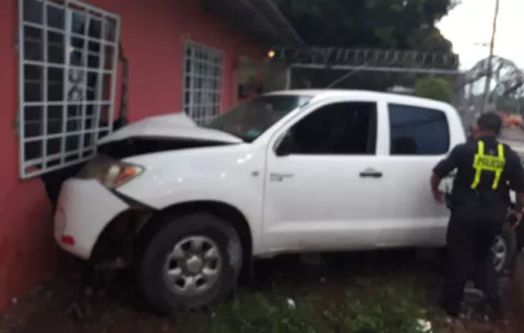 Cuatro lesionados por colisión en Las Lomas de David