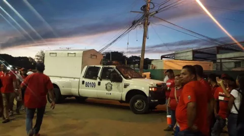 Se acabaron los boletos y los fanáticos se emberracaron en el Kenny Serracín