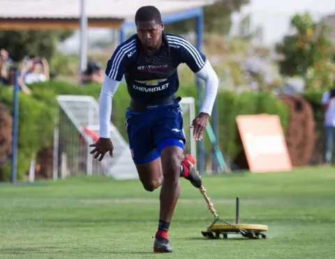 Goleada le cuesta puesto a técnico de la Universidad de Chile
