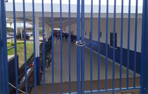 Colegio Pablo Emilio Corsen necesita más aulas de clases, según docente 