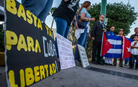 Exilio tacha de "burla" el relevo en la Presidencia en Cuba