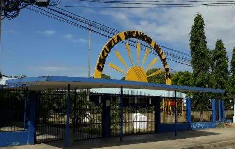 Evacúan a estudiantes de escuela Nicanor Villalaz por fuertes olores de pintura