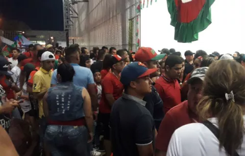 Fanáticos molestos, no entraron al Kenny, cancelaron venta de boletos