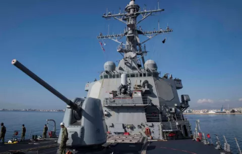 Armada rusa en territorio sirio se prepara para un inminente ataque de EE.UU.