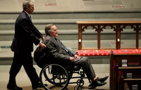 Hospitalizado expresidente George Bush padre por infección en la sangre