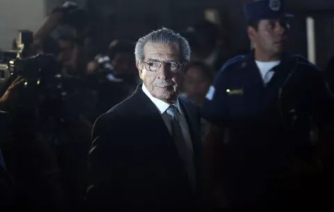 A los 91 años de edad fallece en su hogar el general golpista Ríos Montt