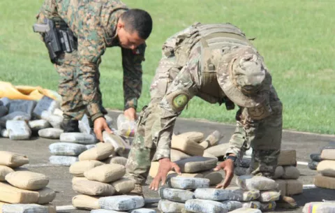 Incautan 1,512 paquetes de droga tras operativos en Guna Yala y Bayano