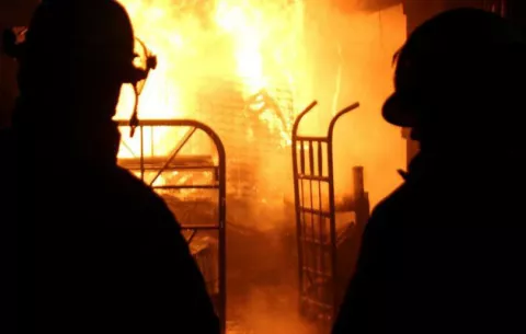 Fuego consume 60 tiendas en mercado más grande de Nicaragua