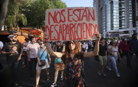 Jóvenes mexicanos se movilizan contra las desapariciones 