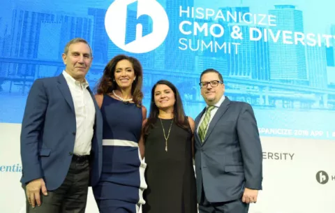 Estudio detalla que los latinos desconfían del Gobierno de EE.UU. y se sienten invisibles