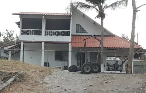 Lo hallan sin vida en una cabaña en playa Gorgona