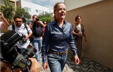 Critican decisión de restringir visitas a Lula