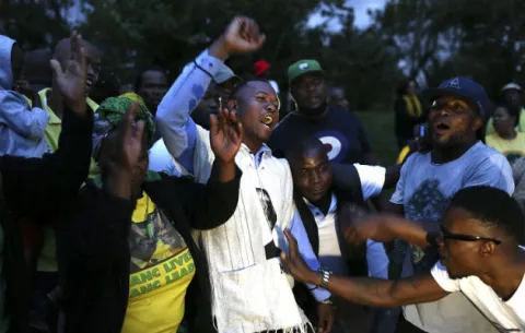 Sudáfrica llora la muerte de la "madre de la nación" y activista Winnie Mandela