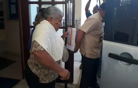 Niegan viajar a Costa Rica a la mamá de presunto asesino de profesora  