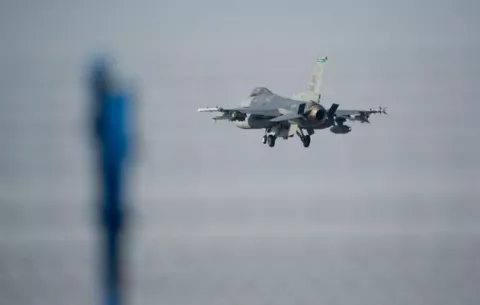 Muere piloto del caza F-16 siniestrado en Nevada