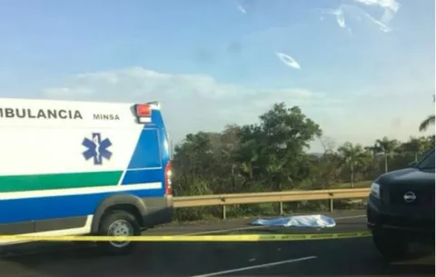 Padre muere e hijo delicado tras accidente en autopista Arraiján-La Chorrera