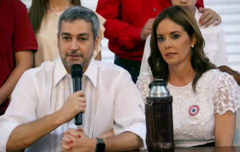 Mario Abdo Benítez del gobernante Partido Colorado gana las elecciones en Paraguay