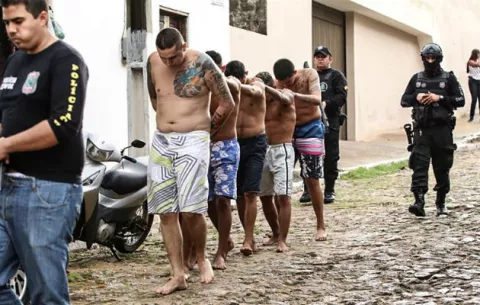 Siete presos heridos y otros ocho fugados en cárcel de Brasil