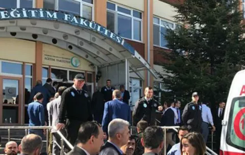Profesor mata a tiros a cuatro colegas en una universidad de Turquía 