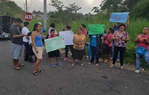Dentenciones tras protestas por mal estado de plantel en Colón