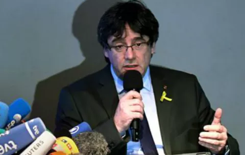 Juez paralizará la causa contra Puigdemont si no lo entregan por rebelión