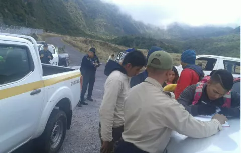 Rescatan a turistas y guía extraviados en volcán Barú