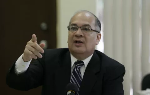 Rigoberto González, a favor de calificar a los  aspirantes a magistrados
