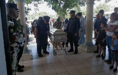 Realizan sepelio de comisionado Espinoza, asesinado en Bugaba
