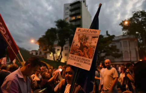 Lula tiene bloqueados nuevamente sus bienes en medio de una "guerra jurídica"