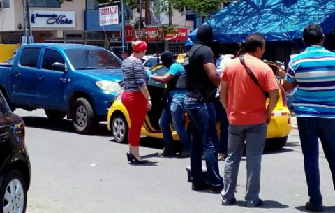 Sorprenden a taxista tableño por venta de droga 