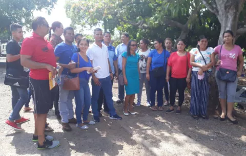 Moradores de Techos de Esperanza en Pesé exigen respuestas al Idaan