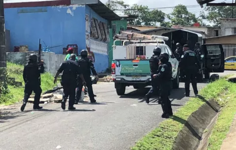 Altercado entre residentes de Villa del Caribe y la Policía Nacional