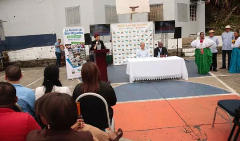 San Miguelito recibe escrituras de cuatro fincas