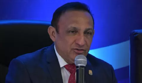Ministro Vásquez confirma salida del  Mides