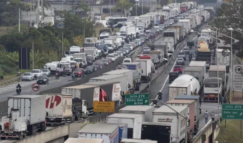Brasil,  rumbo al caos por la huelga de camioneros y Temer convoca al Ejército