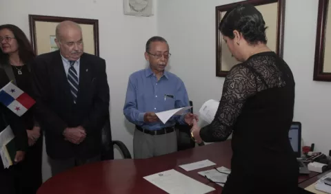Piden  papeleta para una nueva Constitución