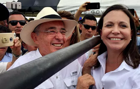 Timochenko le propone a Uribe encontrarse en la Comisión de la Verdad