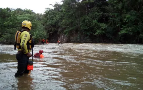 Desaparecen dos adultas mayores tras caer al río de Veraguas