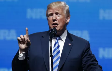 Trump dice que ley migratoria fue hechas por quienes "no aman" EEUU