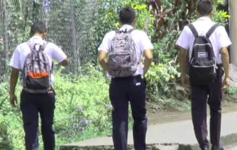 Golpean y amenazan a estudiantes en David para robarles 