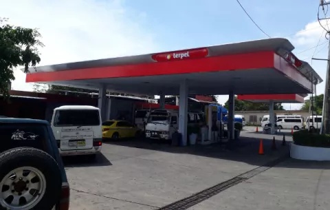 Asaltan con arma de fuego estación de combustible en David