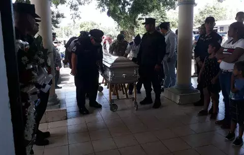 Buscan acuerdo de pena con homicidas del comisionado Samuel Espinosa