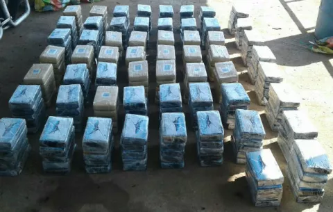 Decomisan 260 paquetes de droga a dos bugabeños en Guabalá