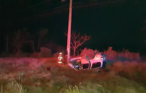 Joven muere tras chocar la camioneta en que viajaba con un poste eléctrico