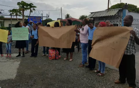 Cierres de vías en escuela de Coclé y el IPHE de Colón 